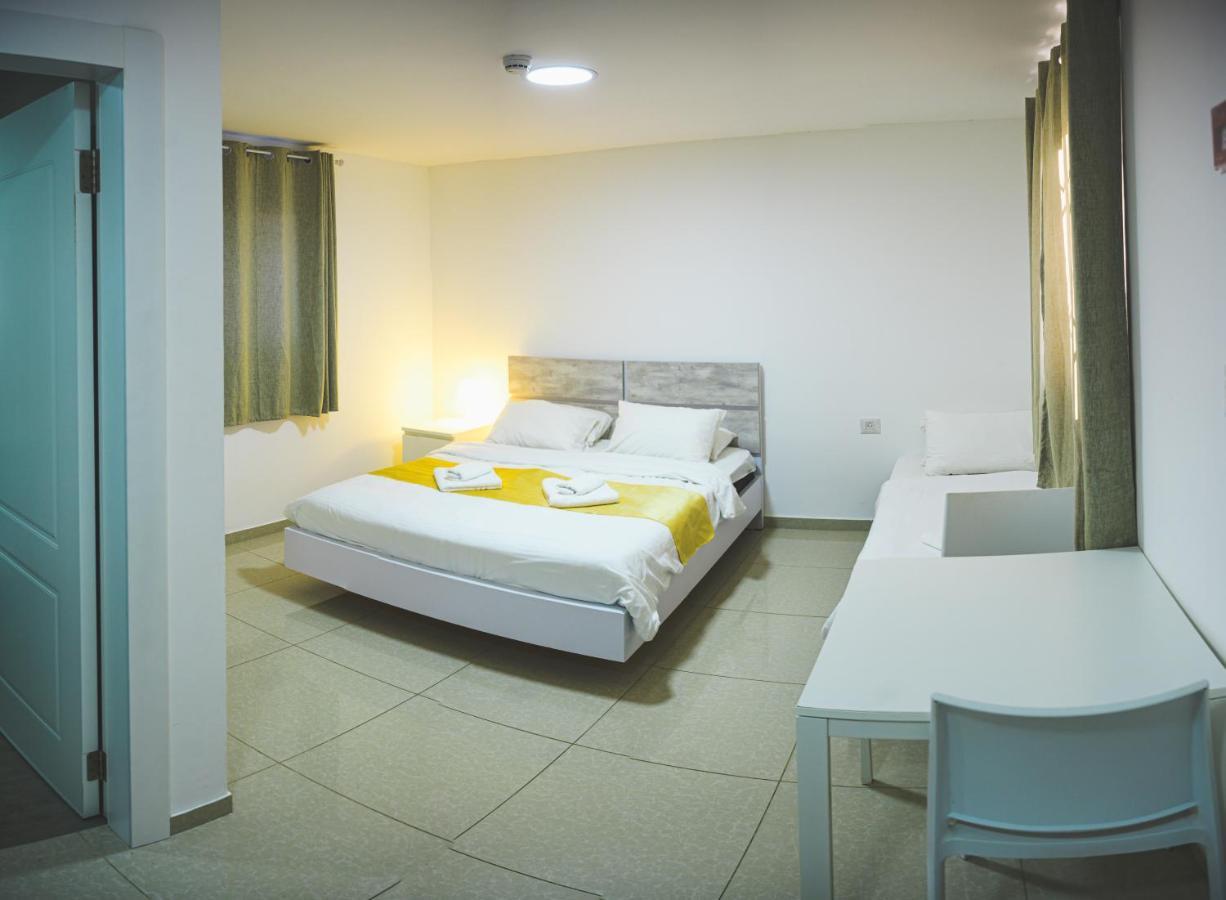 Agamim Hotel Asjkelon Buitenkant foto